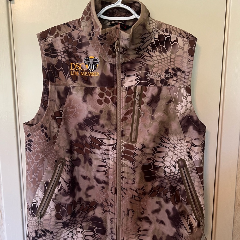 Dallas Safari Club Camo Sleeveless Vest with Zipper Pockets